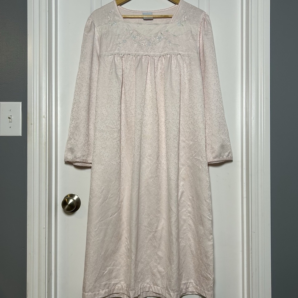 Go Softly Petites Vintage 90s Pastel Pink Floral Embroidered Nightgown Nap Dress